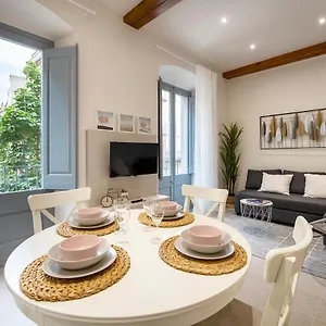 lovely-cozy-apartment-in-the-heart-of-banyoles.catalonia-hotels.com/