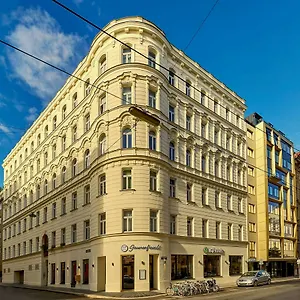4* Отель H+