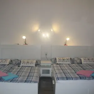 Pazmaniten Apartment