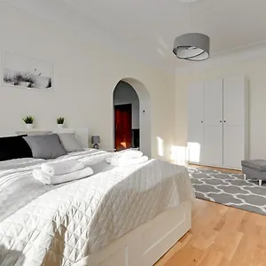 Palermo - Spacious Family 200 M From By Lion Sopot