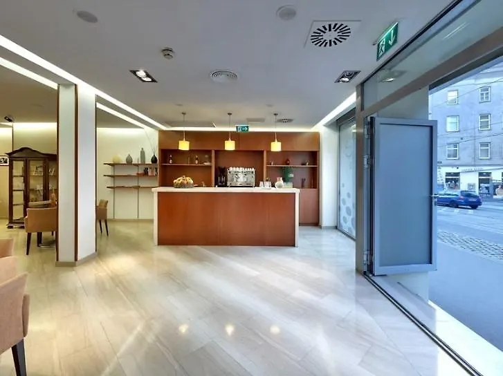 Exe Vienna Otel 4*,