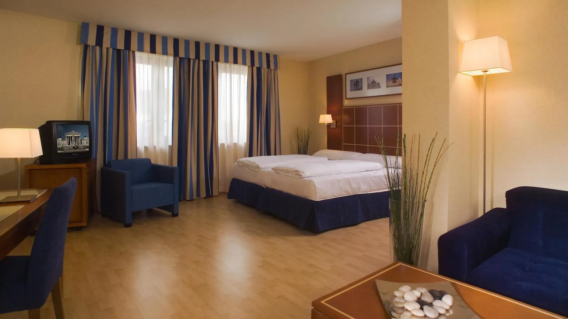 Exe Vienna Otel 4*,  Avusturya